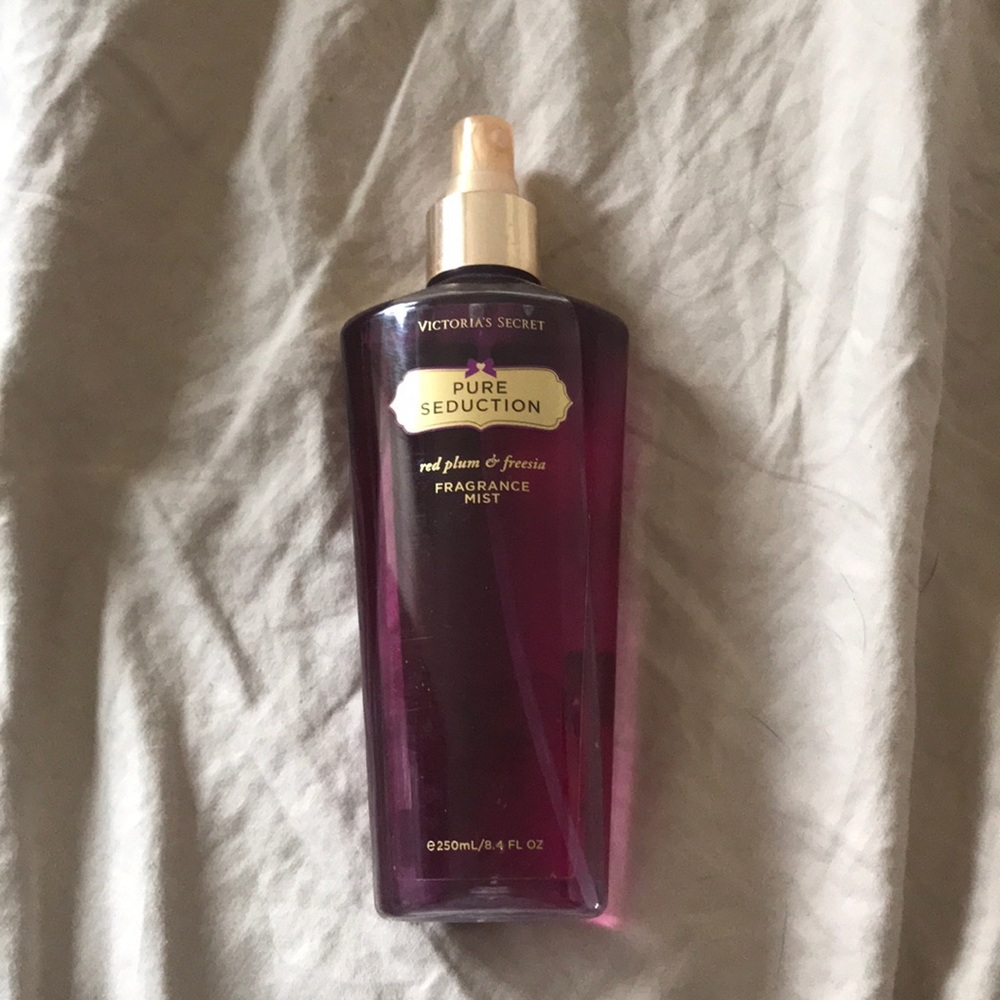 VS Pure Seduction Red Plum and Freesia Fragrance